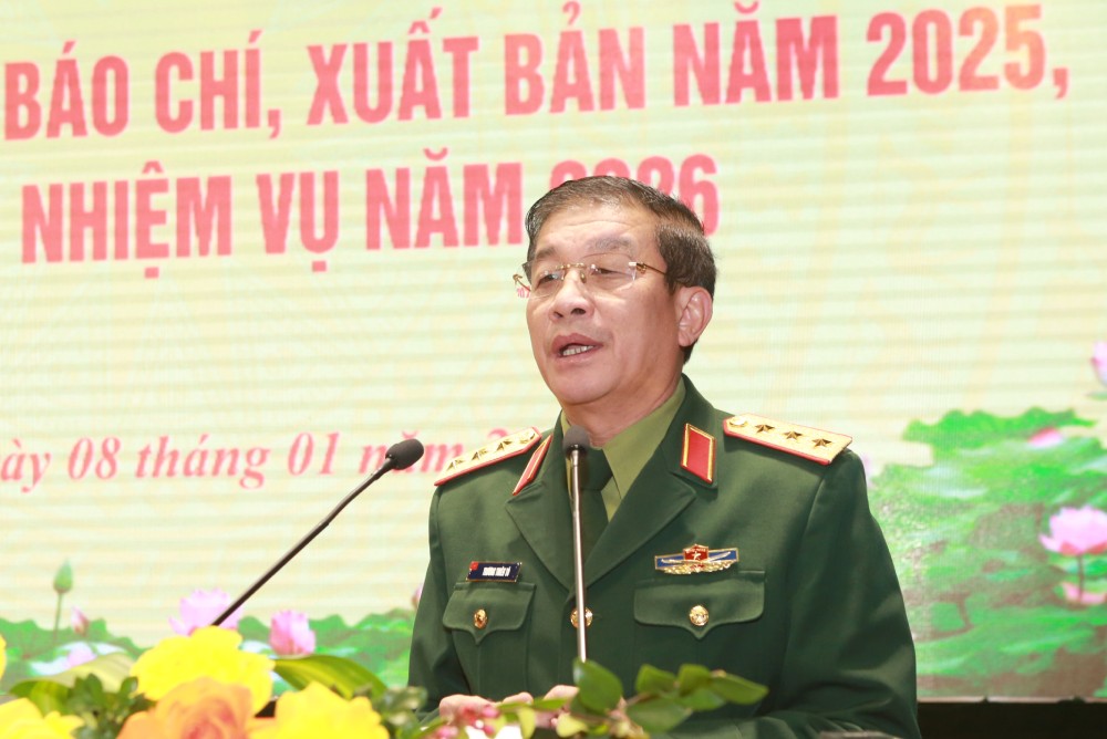 Senior Lieutenant General Truong Thien To - Deputy Director of the General Department of Politics of the Vietnam People's Army - affirmed that the press is a shock force on the ideological and cultural front of the Party. Photo: Tran Vuong