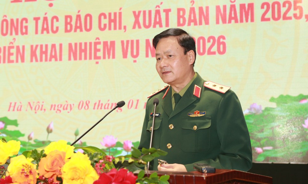 Trung tuong Nguyen Van Duc - Cuc truong Cuc Tuyen huan - phat bieu tai Hoi nghi. Anh: Tran Vuong