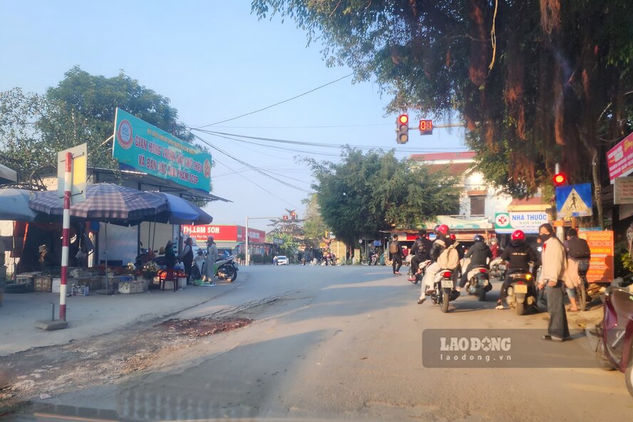 Doan noi Quoc lo 32C (khu vuc cho Tu My). Anh: To Cong.