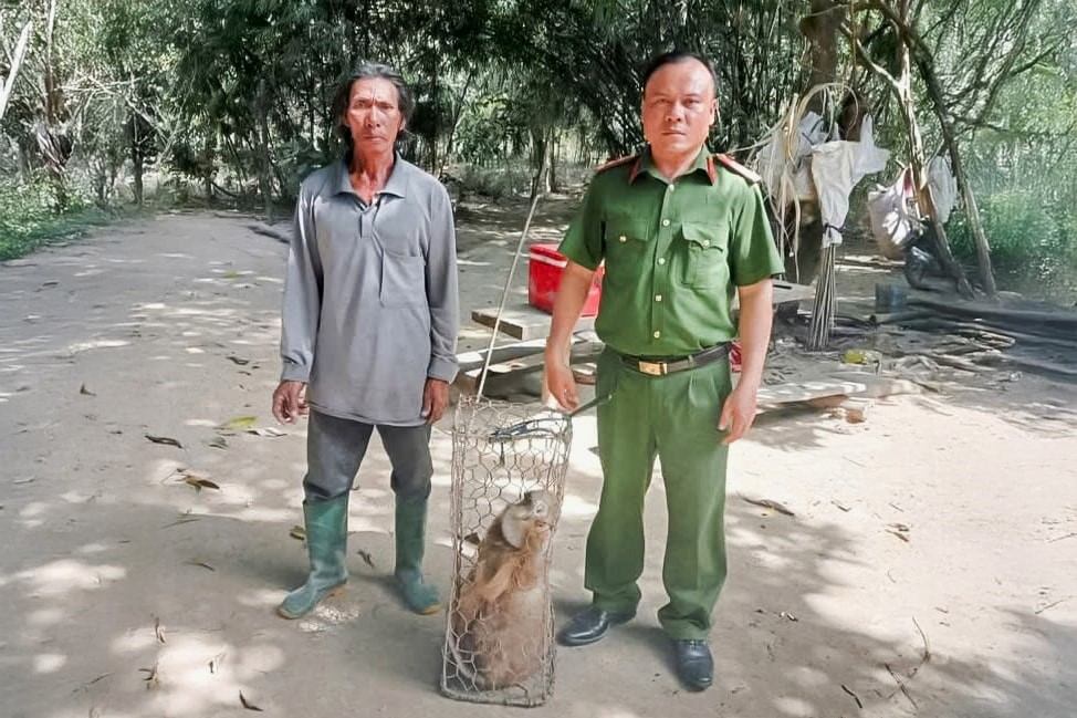 Khi su tu la mot loai dong vat rung quy hiem duoc nguoi dan Lam Dong tu giac giao nop co quan cong an de tha ve tu nhien. Anh: Phuc Khanh 