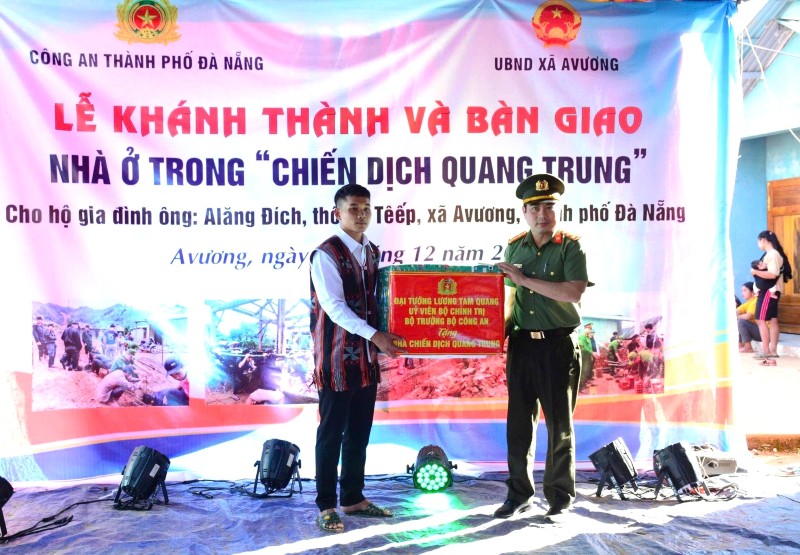 Co mai nha moi, Tet den nhe long hon voi dan vung cao Da Nang. Anh: Truong An