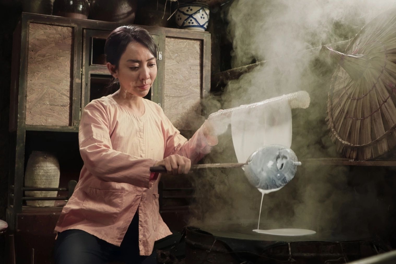 Thu Trang trong phim “Ai thuong ai men“. Anh: Doan phim 