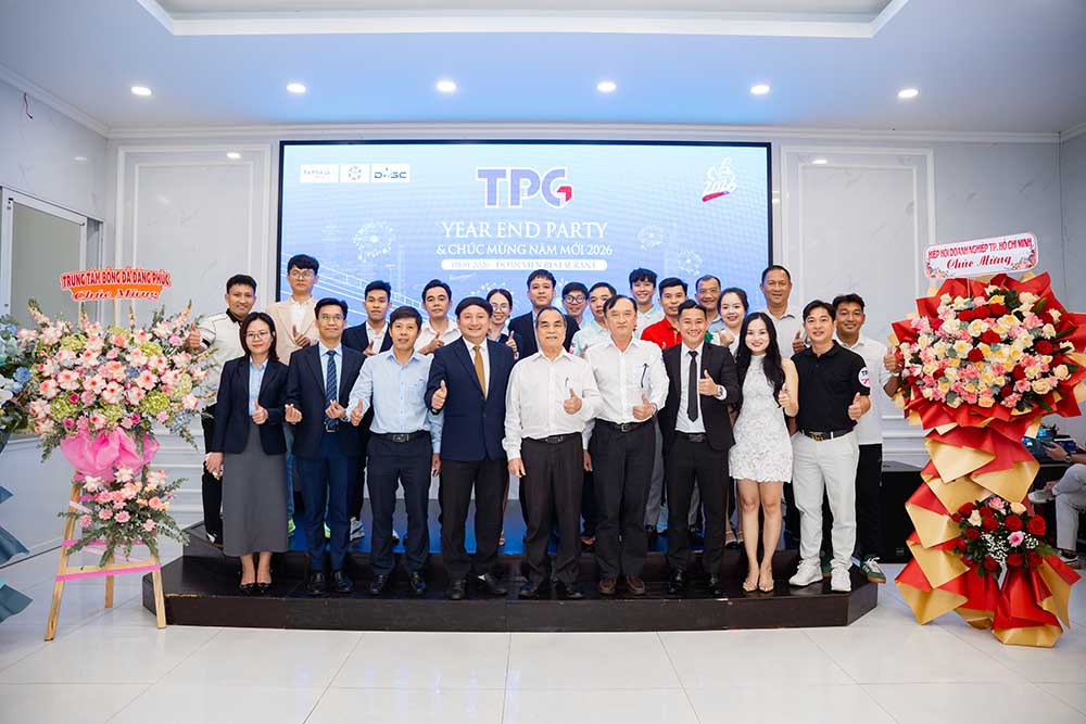 Signing ceremony of cooperation between Ta Pha Group and partners, officially announcing the plan to organize the 6-person TPG6v6 football tournament system nationwide in 2026. Photo: Tan Tho