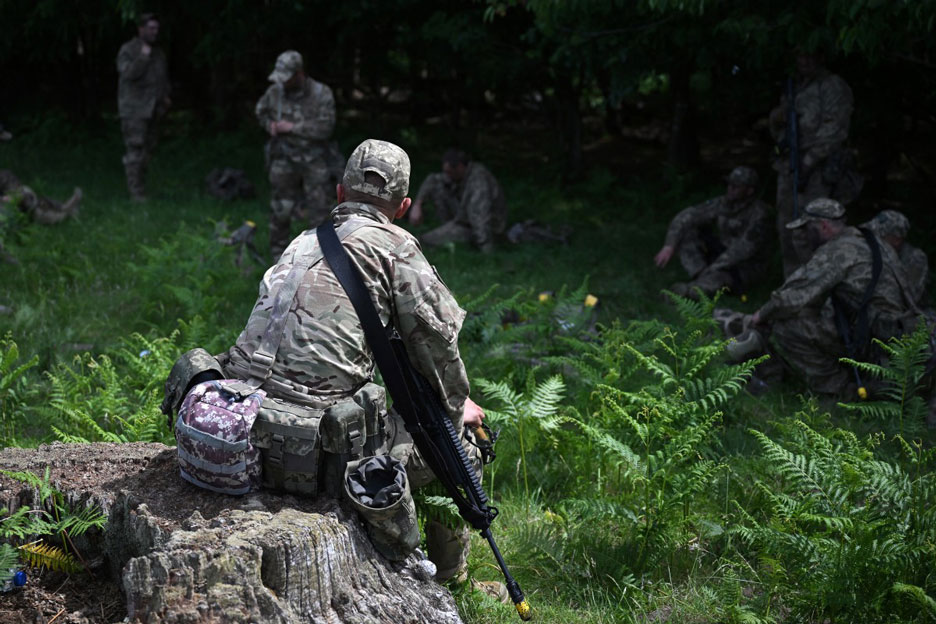 Ukrainian soldiers in a training program deployed by the UK and the Netherlands in eastern England on June 17, 2025. Photo: AFP