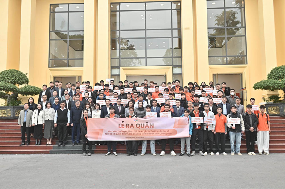 Sinh vien Truong DH FPT duoc phan cong ve gan 30 xa phuong tren dia ban tinh Quang Ninh tham gia ho tro chinh quyen va nguoi dan dia phuong trong cong tac trien khai NQ57. Anh:: Truong DH FPT