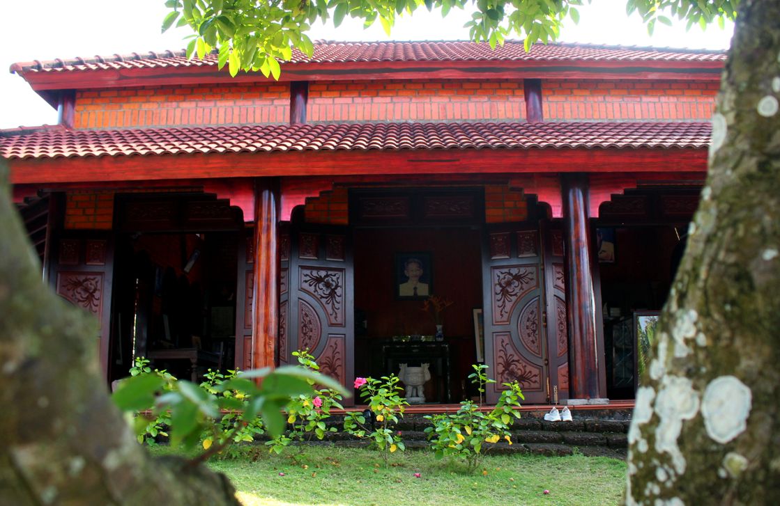 Mat tien Nha luu niem Son Nam nhin tu coi khe gia phia truoc. Anh: Lam Dien