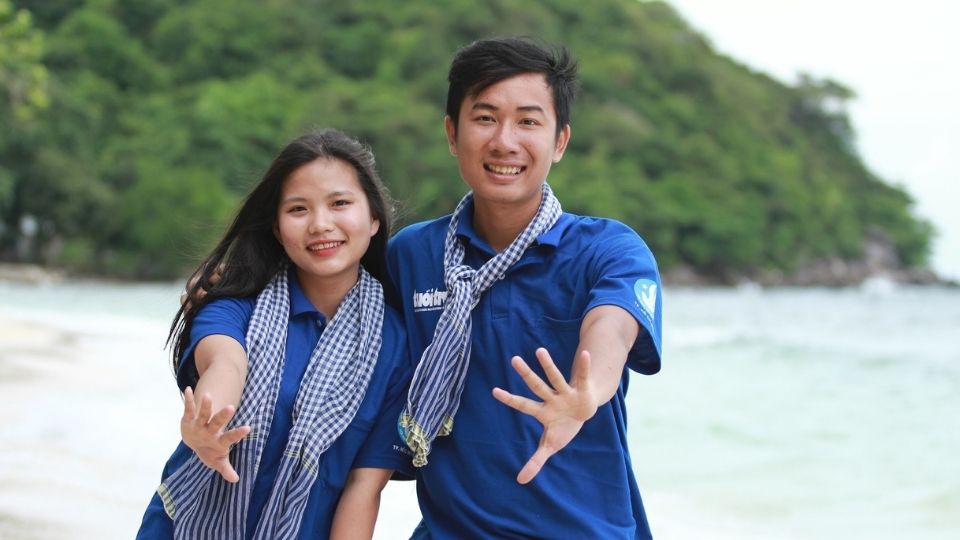 Anh Tran Kim Phang va vo ky don dang ky hien tang, gui thong diep se chia su song va trach nhiem cong dong. Anh: Nhan vat cung cap