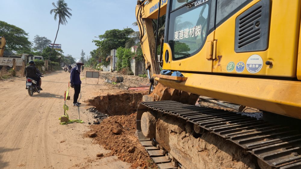 Mot so ho dan khong cho kiem dem phuc vu cong tac giai phong mat bang va khong nhan tien boi thuong la nhung li do khien tien do du an bi cham. Anh: Duy Tuan 