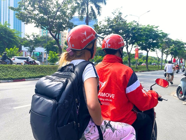 During Tet, Lalamove increases thousands of free bus trips for students. Photo: DVCC