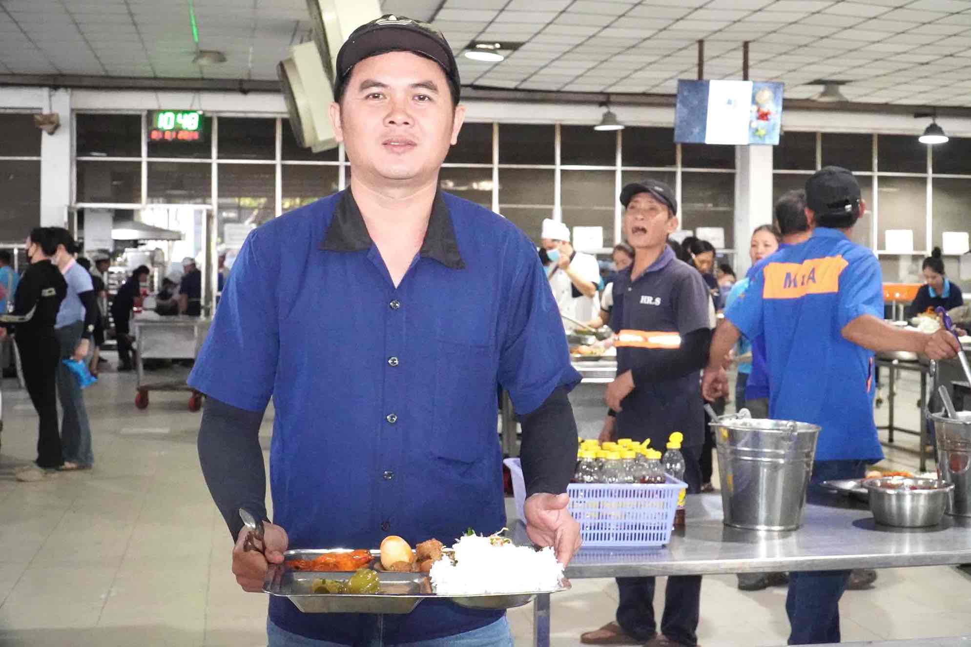 Niem vui cua nguoi lao dong tai Bua com doan vien co gia tri va chat luong cao hon gap doi ngay thuong. Anh: HAC