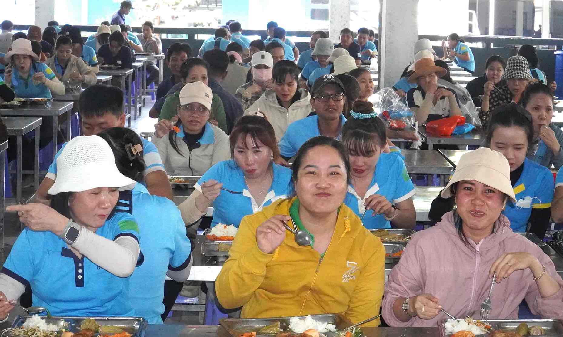Employees of Chang Sin Vietnam Co., Ltd. at the union member meal on January 9. Photo: HAC