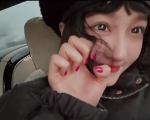 Hot girl Tu Hieu Dich tung dang tai anh ngoi tren xe Maybach giong cua Loc Ham. Anh Weibo