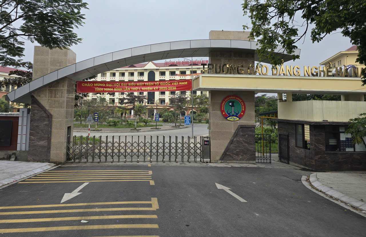 Ha Nam Vocational College will be arranged into Nam Dinh College of Economics and Technology and renamed Ninh Binh Provincial College of Economics and Technology. Photo: Dieu Anh