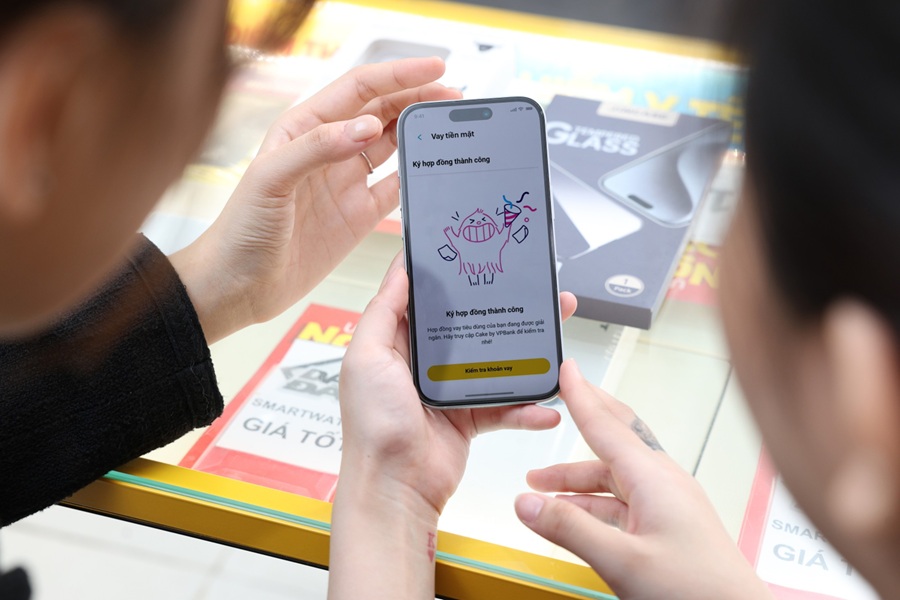 Khach hang dang ky vay thanh cong tren ung dung Qua Tang VIP. Anh: Gato