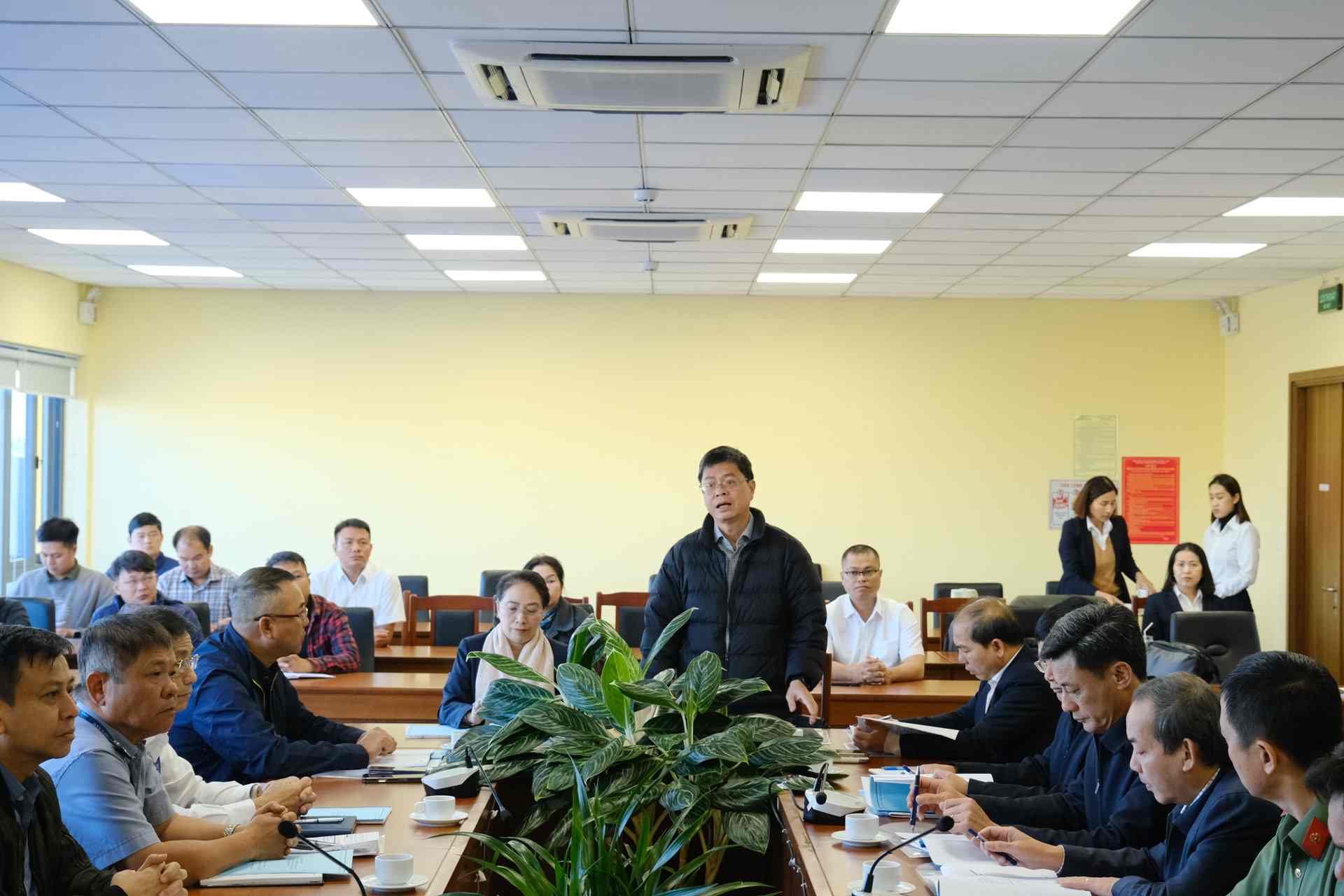 Dong chi Nguyen Hong Hai, Pho Chu tich UBND tinh Lam Dong yeu cau don vi thi cong day nhanh tien do thuc hien du an, phan dau hoan thanh trong giua thang 8.2026. Anh: Hoang Sa 