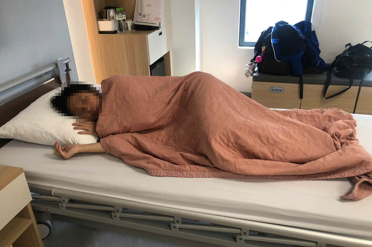 Chị H đang được theo dõi, điều trị sức khỏe tại bệnh viện. Ảnh: Nạn nhân cung cấp 