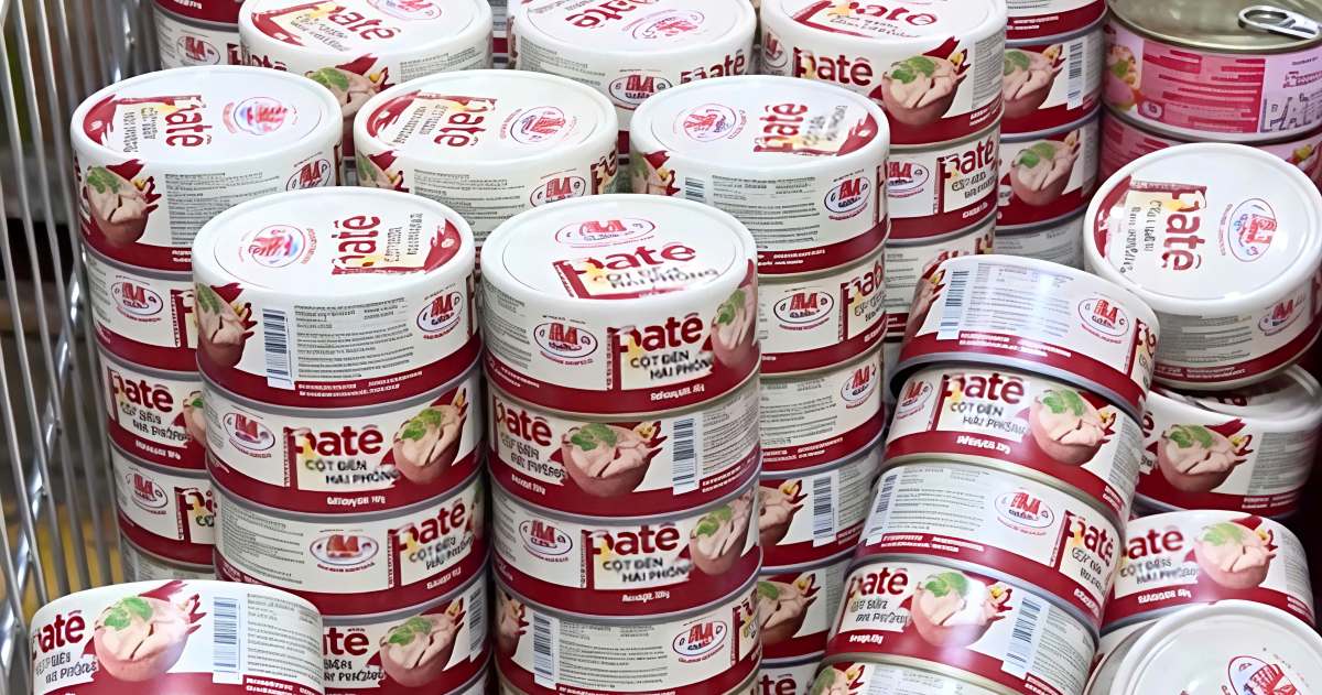 Gần 14.000 sản phẩm pate cột đèn của Đồ hộp Hạ Long bị nhiễm dịch tả lợn. Ảnh: Băng Tâm