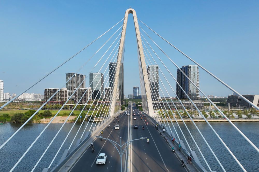 Cau Ba Son duoc dua vao su dung giup giam ap luc giao thong tu Thu Thiem vao trung tam Quan 1 truoc day. Anh: Anh Tu