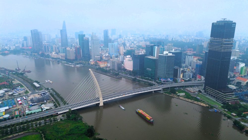 Cau Ba Son nhin tu tren cao. Anh: Anh Tu