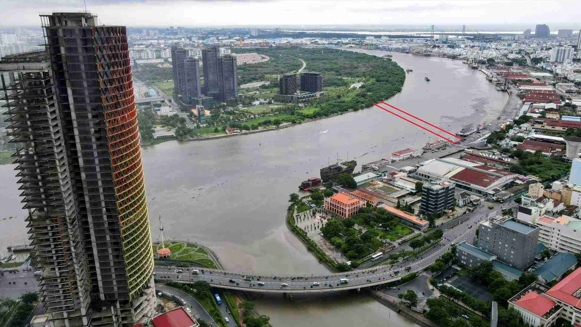 Cau Thu Thiem 3 cao 10 m, voi kien truc my thuat doc dao, tao su than thien giua khu trung tam TPHCM song hanh voi Khu do thi moi Thu Thiem. Anh: Anh Tu