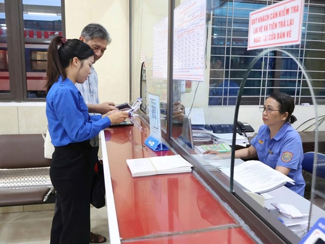 HP15/HP16 monthly tickets help Hai Phong passengers conveniently travel regularly. Photo: Hai Phong e-Portal