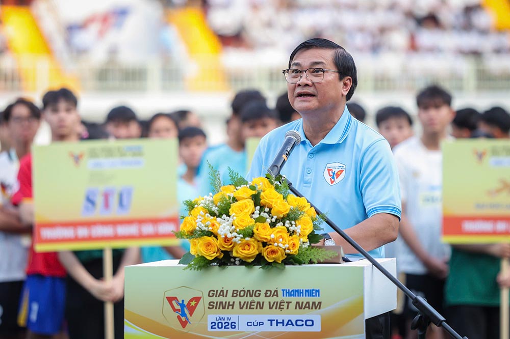 Truong ban to chuc giai Nguyen Ngoc Toan phat bieu tai le khai mac. Anh: Doc Lap