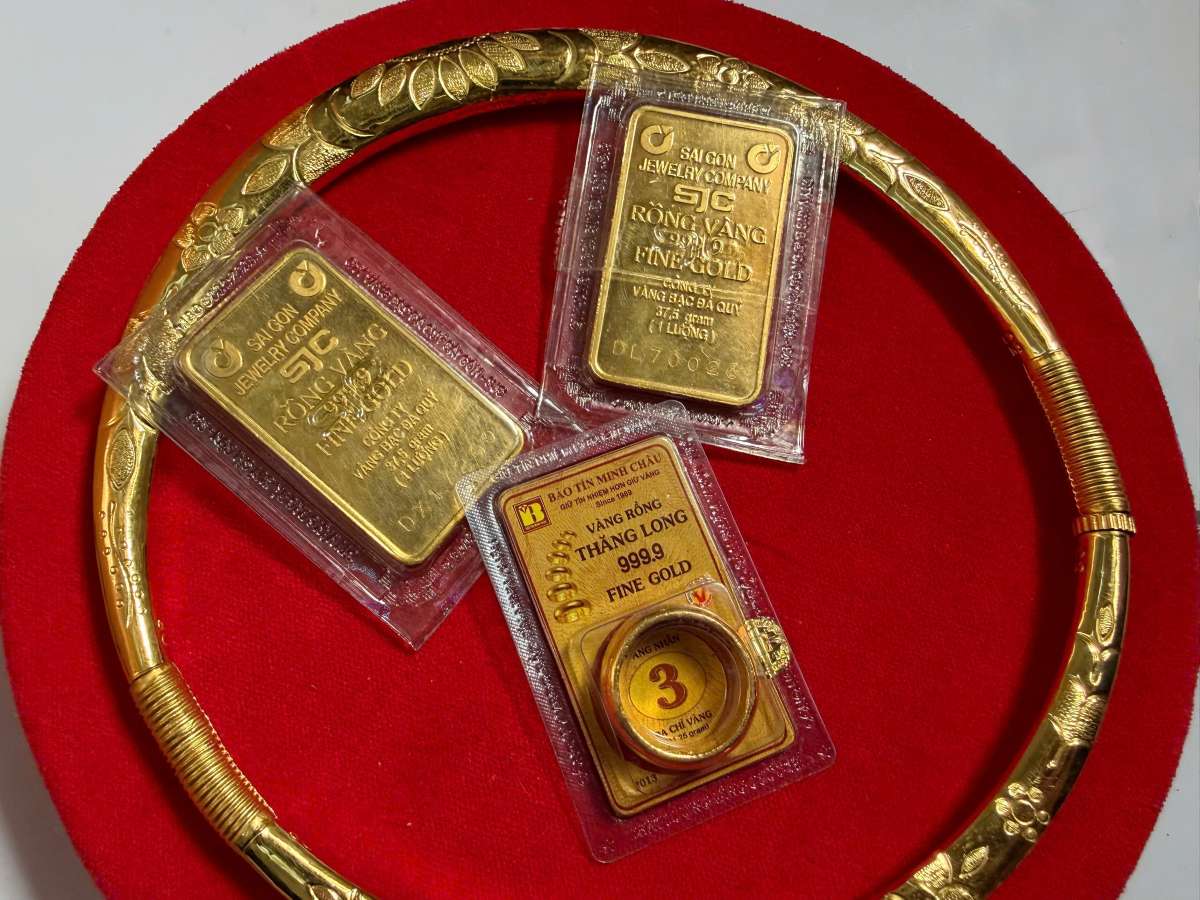 SJC gold bar price is currently trading around 156.3 - 158.4 million VND/tael (buying - selling). Photo: Khanh Minh