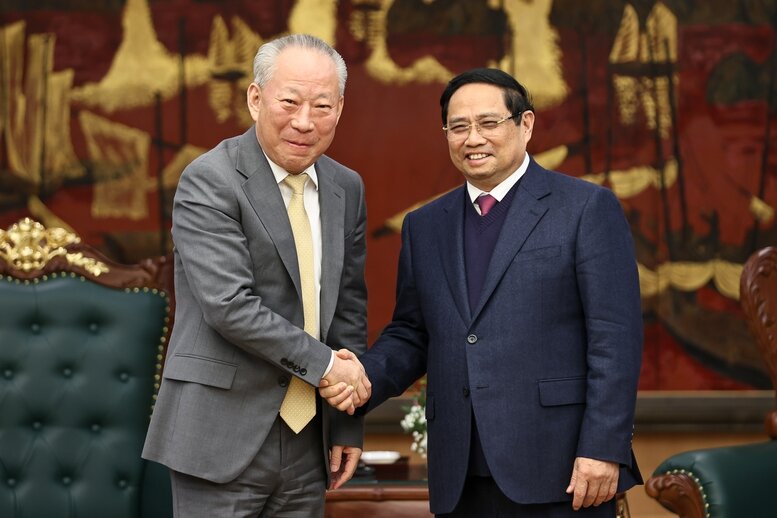 Politburo member, Prime Minister Pham Minh Chinh receives Mr. Nghiem Gioi Hoa - founder of Pacific Construction Group. Photo: VGP