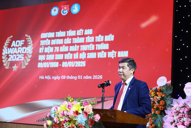 NGUT, PGS. TS. Nguyen Dao Tung - Giam doc Hoc vien Tai chinh gui loi chuc mung toi cac ca nhan, tap the dat thanh tich cao trong hoc tap, nghien cuu va tinh nguyen,... Anh: Ngoc Bich