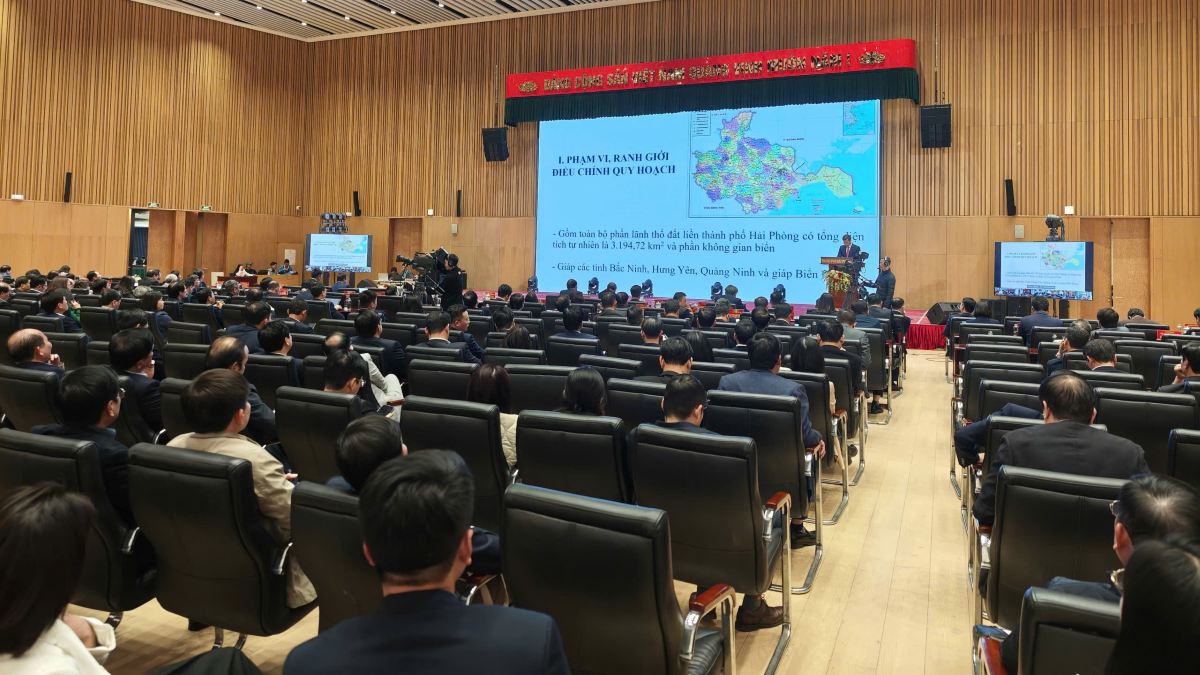 Hoi nghi cong bo dieu chinh quy hoach thanh pho. Ảnh: Hoang Khoi