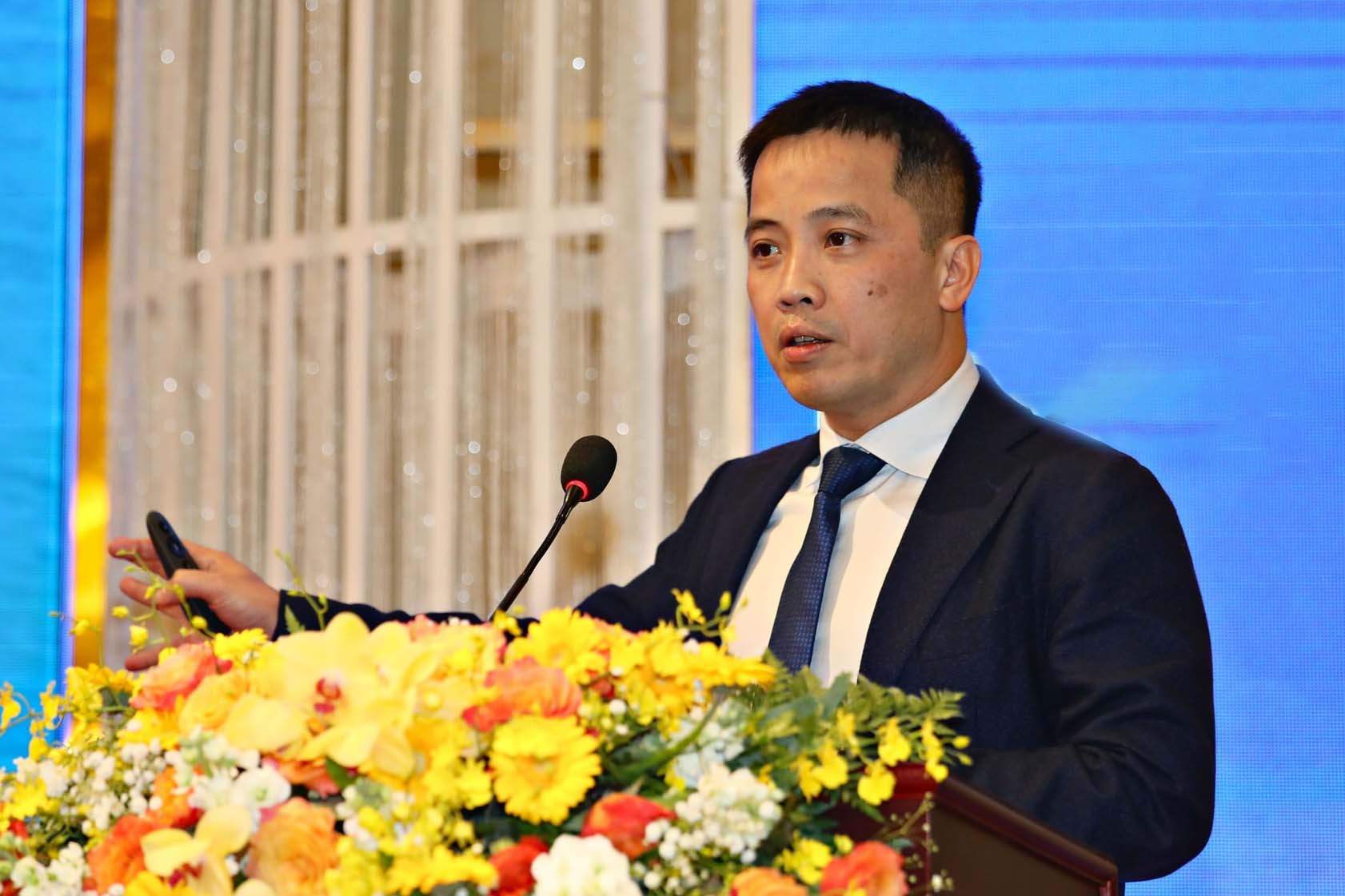 Ong Dau Anh Tuan, Pho Tong Thu ky Lien doan Thuong mai va Cong nghiep Viet Nam de xuat giai phap nang cao nang luc canh tranh, cai thien moi truong dau tu, kinh doanh. Anh: Phuc Khanh 