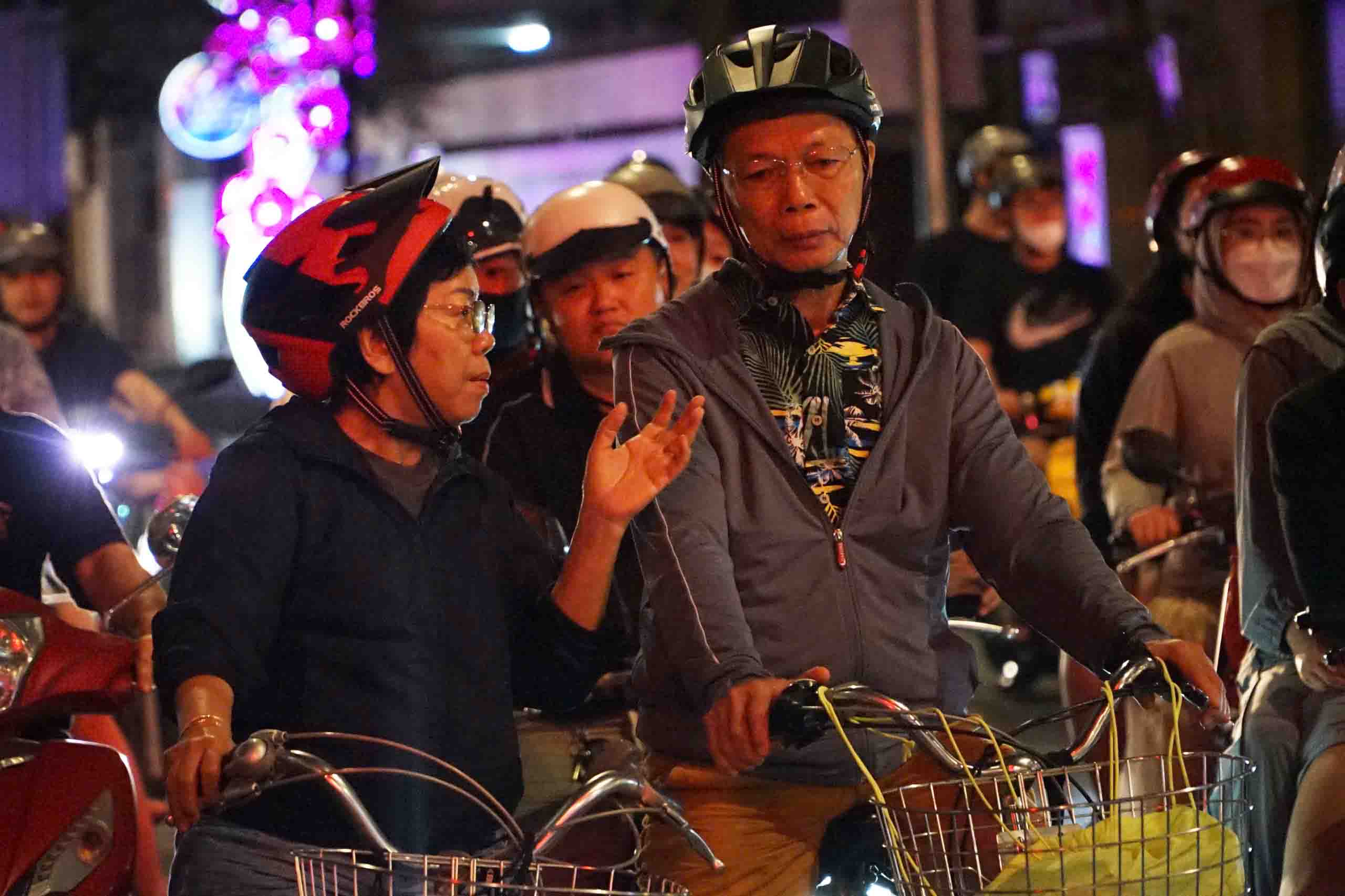 Nhiet do ban dem tai TPHCM giam sau khien nguoi dan cam nhan duoc lanh ro ret. Anh: Thai Bao