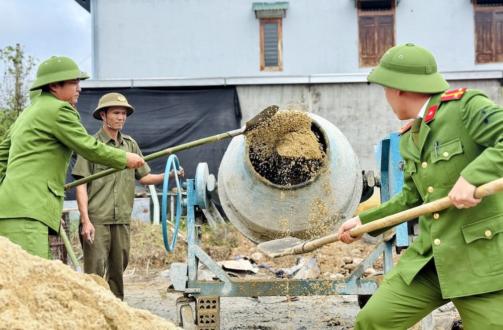 Hue City Police urgently complete houses for people before Tet. Photo: Hue City Police