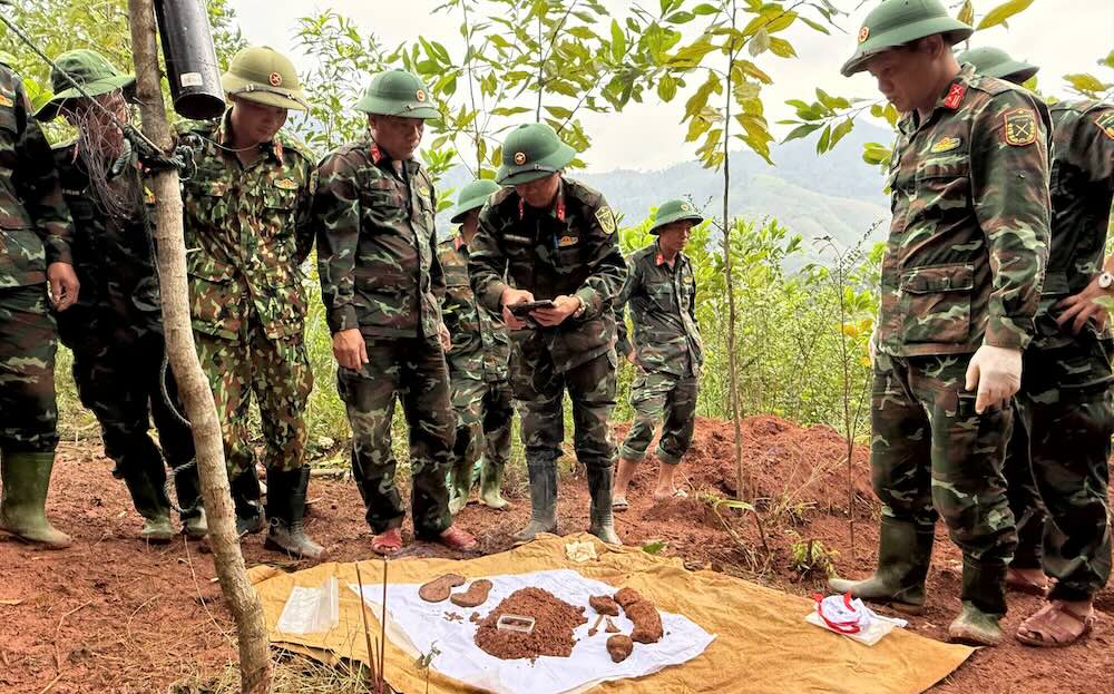 Discovery and collection of 2 martyrs' remains and many artifacts in the mountainous commune of Quang Tri. Photo: Han Nguyen