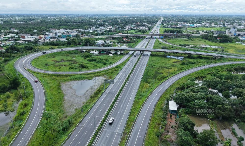 Nút giao quốc lộ 51 (TP Đồng Nai) trên tuyến cao tốc Bến Lức - Long Thành ngày 1.10. Ảnh: Anh Tú