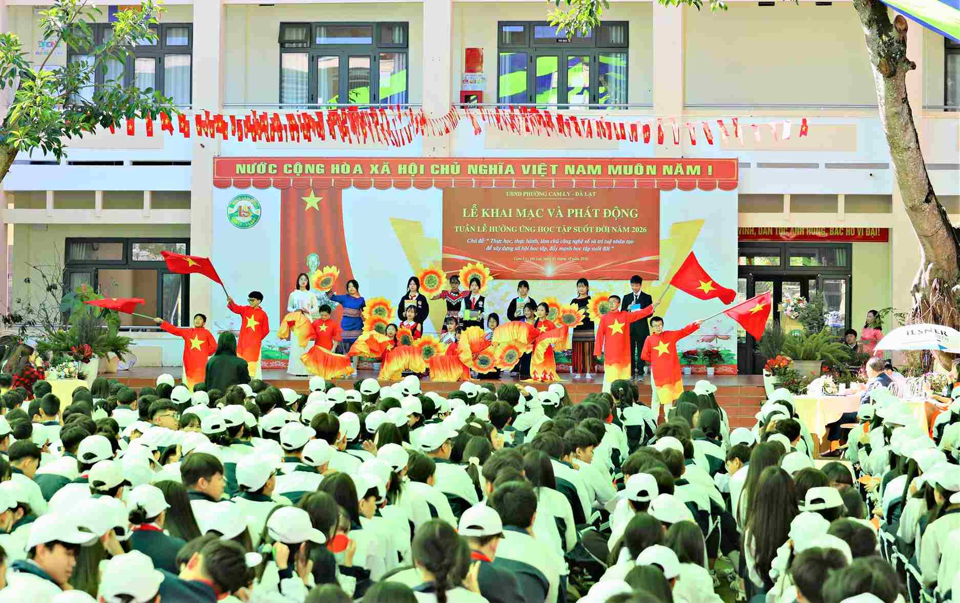 Lam Dong encourages students to master technology and artificial ...