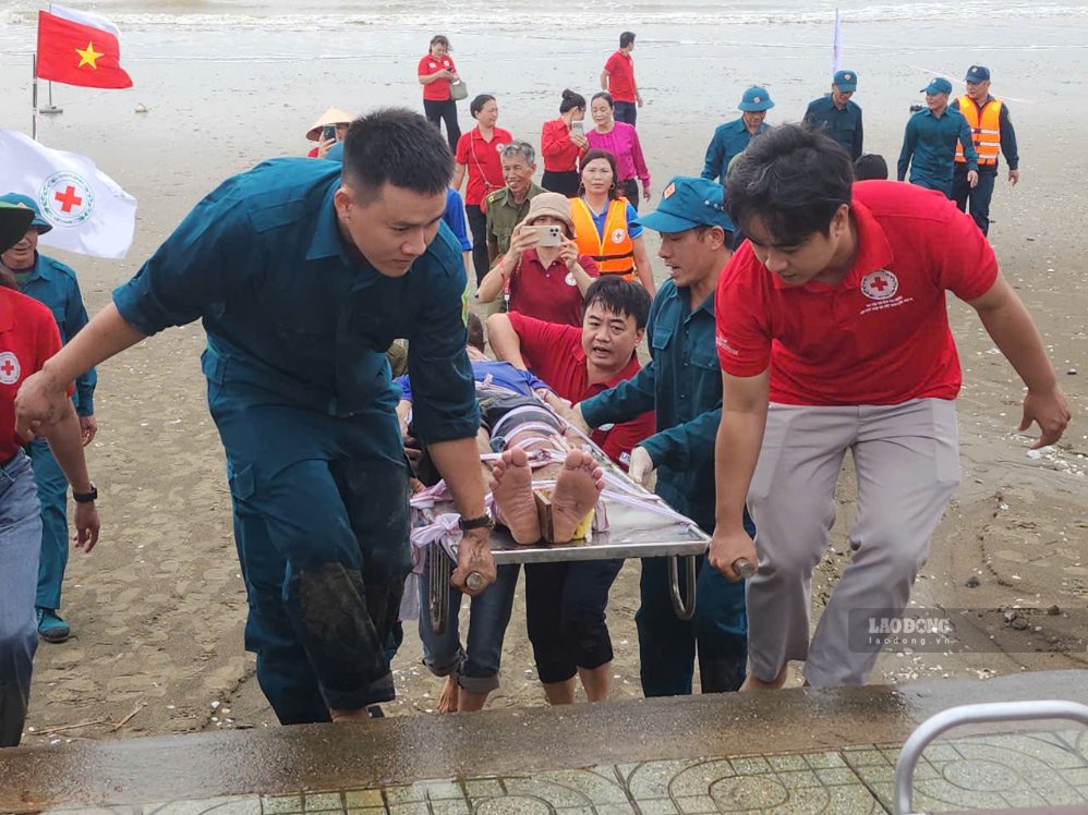 Spreading disaster response skills to teachers in Nghe An