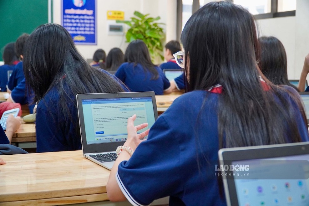 Inside the digital classroom of public school students in Hanoi