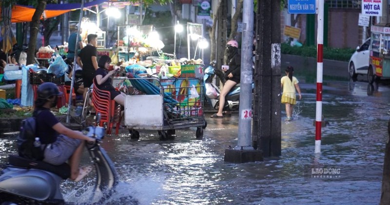 Photo : news.laodong.vn Crue historique du fleuve Đồng Nai à Biên Hòa avec un pic de 2,2 mètres