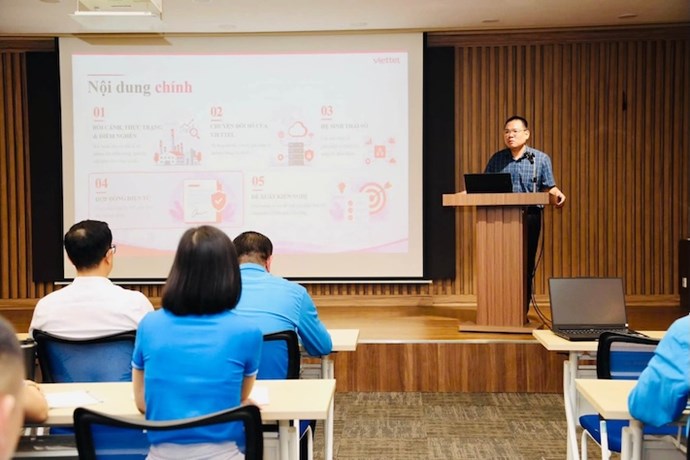 Công đoàn các Khu công nghệ cao và Khu công nghiệp Thành phố tổ chức tập huấn về chuyển đổi số và ứng dụng công nghệ thông tin trong hoạt động công đoàn. Ảnh: CĐ các KCN