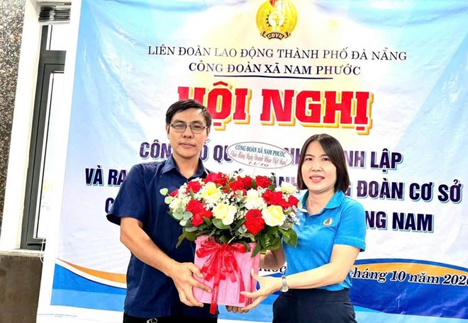 Công đoàn xã Nam Phước, Đà Nẵng thành lập Công đoàn cơ sở Công ty TNHH Chế biến Đá Quảng Nam. Ảnh: Công đoàn Nam Phước