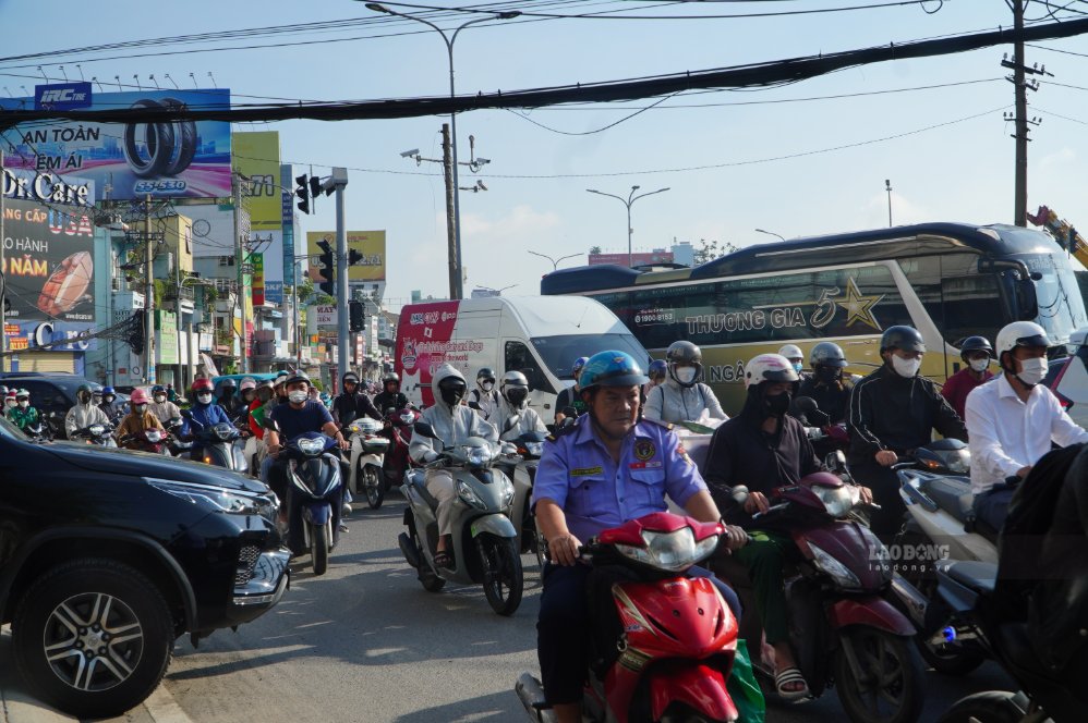 Ly Thuong Kiet street congestion in the early morning of the week after ...