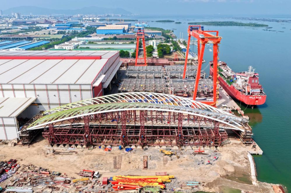 187m long, 1,400-ton steel arch of pedestrian bridge sets off for Ho ...