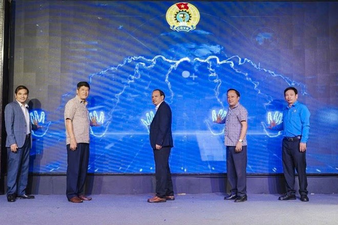 Nghi thức ra mắt mô hình "Tư vấn pháp luật và trợ lý AI Công đoàn trực tuyến". Ảnh: Công đoàn Gia Lai