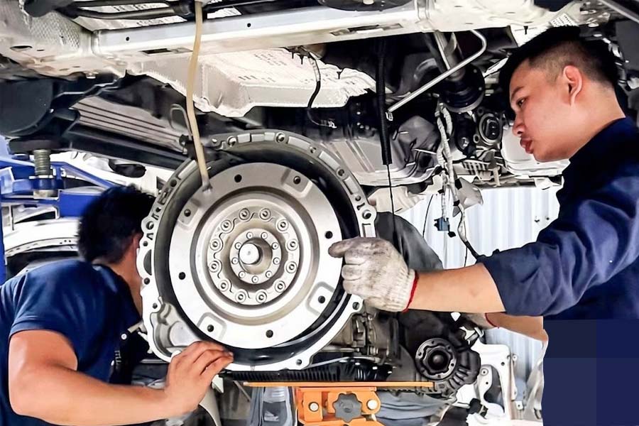 Oil leaks in car gearboxes silently erode powertrain durability