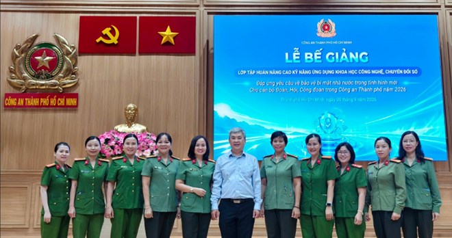Công đoàn Công an TP Hồ Chí Minh phối hợp tổ chức lớp tập huấn cho 400 cán bộ đoàn, hội, công đoàn về nâng cao kỹ năng ứng dụng khoa học công nghệ, chuyển đổi số. Ảnh: Nguyễn Hữu Toàn/CĐ Công an TP Hồ Chí Minh
