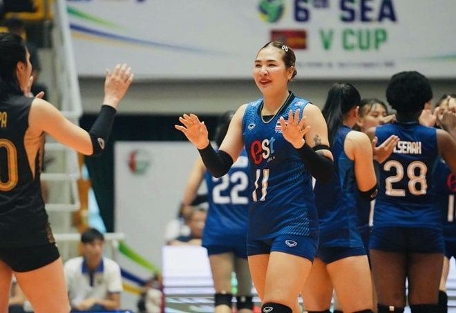 Chủ công người Thái Lan Sasipaporn gây chú ý khi thi đấu cho Xi măng Long Sơn Thanh Hóa (hình ảnh tại SEA V.Cup 2026 tại Đông Anh). Ảnh: VFV