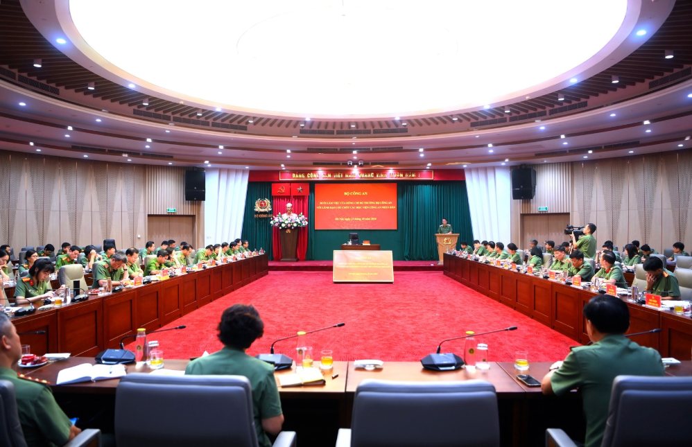 Minister of Public Security requests change in training thinking in the ...