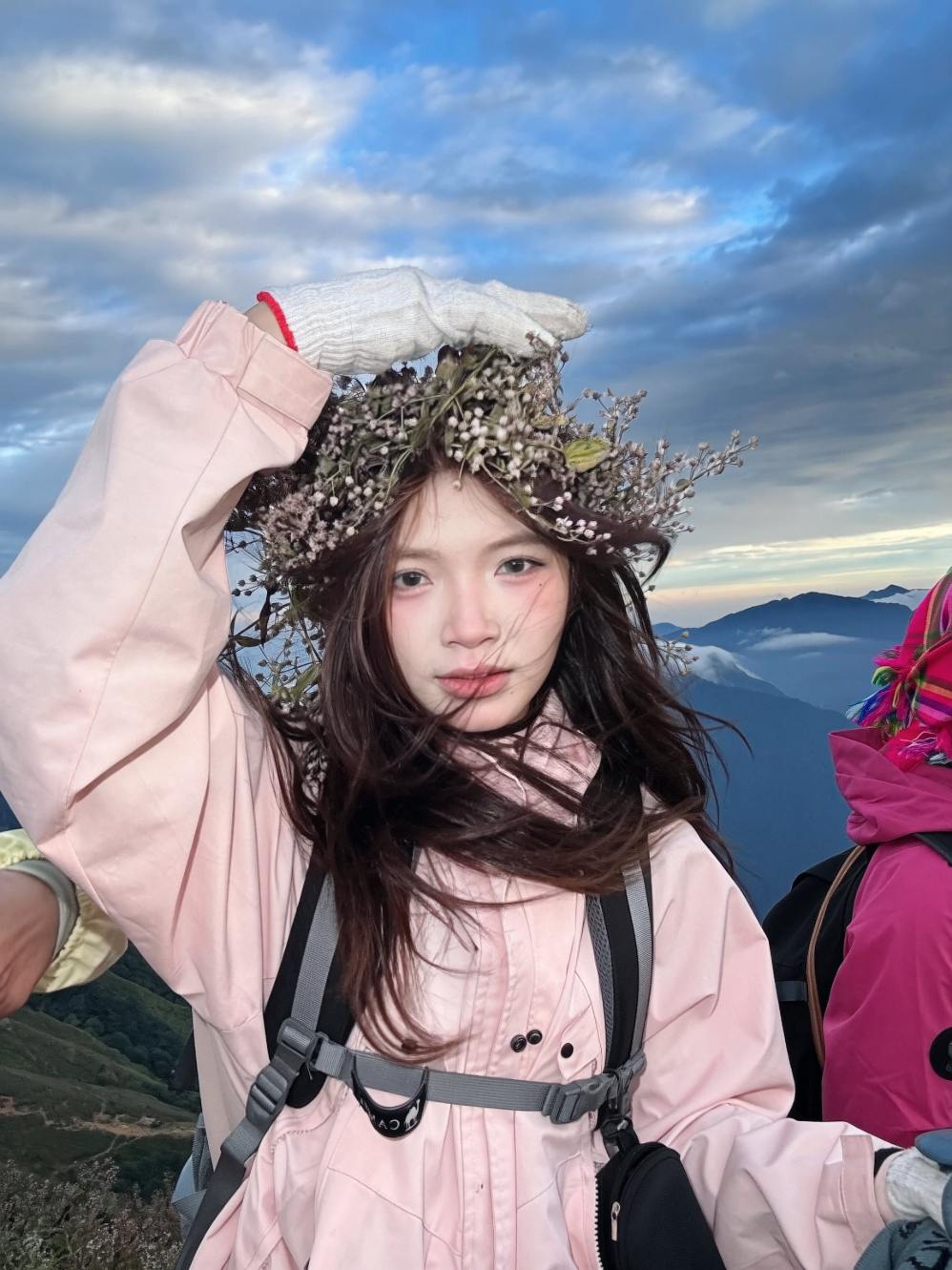 Những khoảng khắc đáng nhớ trong chuyến đi trekking lần đầu tiên. Ảnh: NVCC