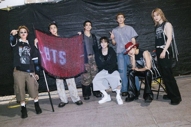 BTS tạo dấu ấn riêng cho từng đêm diễn trong tour “ARIRANG”